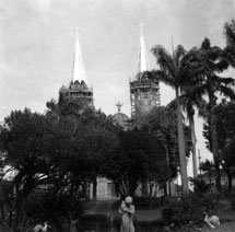 Catedral de Botucatu vista da Praça Rubião Júnior